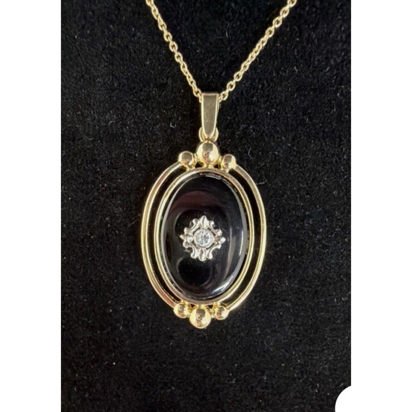 Avon Jewelry - Vtg Avon Necklace 1983‎ Victorian Reversible Pendant Faux Black Onyx 21 in Chain